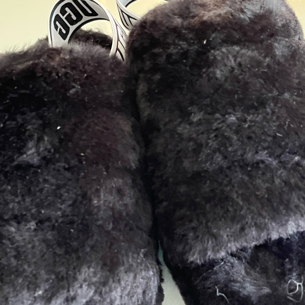 Ugg Slippers. Euc - image 6